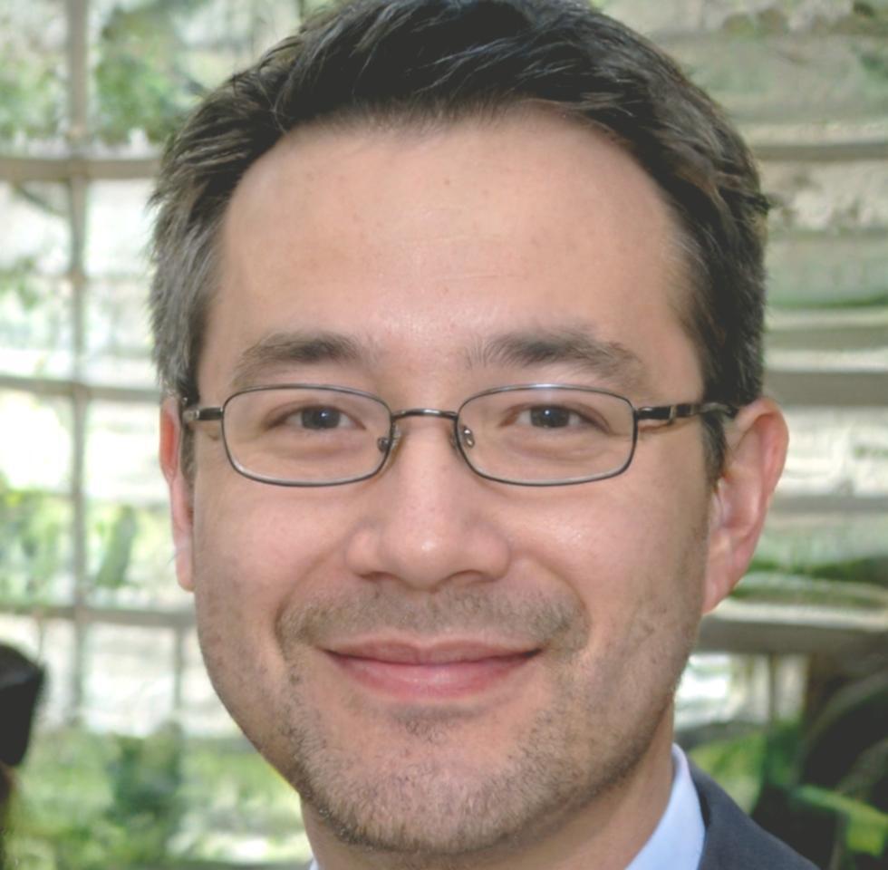 Marc Dubois, analyste financier senior